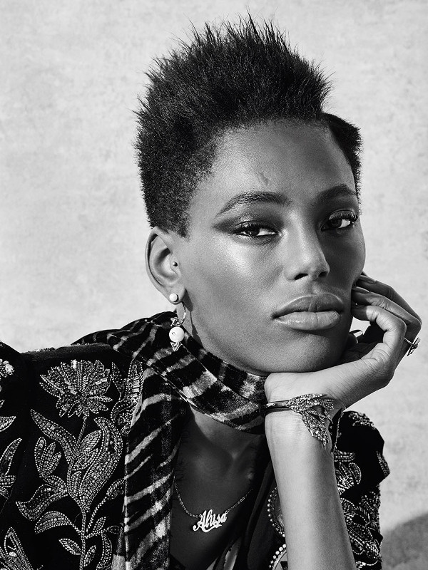 natural-anthem-elle-canada-september-2016-saty-pratha-04